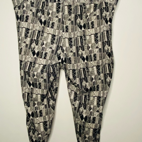 Torrid Capri Pants - Picture 3 of 4